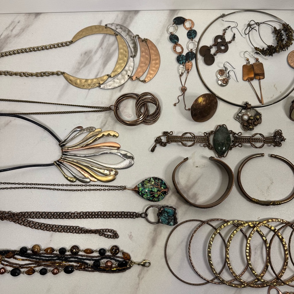 33 Piece COPPER JEWELRY BUNDLE Necklaces-Bracelets-Earrings-Rings Multi Tone - Picture 11 of 12